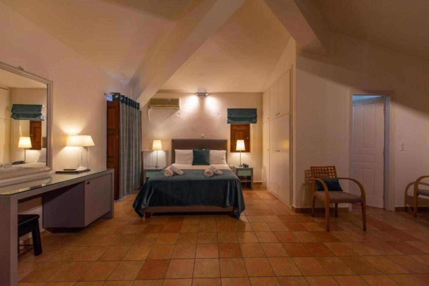 Kastro Maini Hotel Areopoli Eksteriør billede